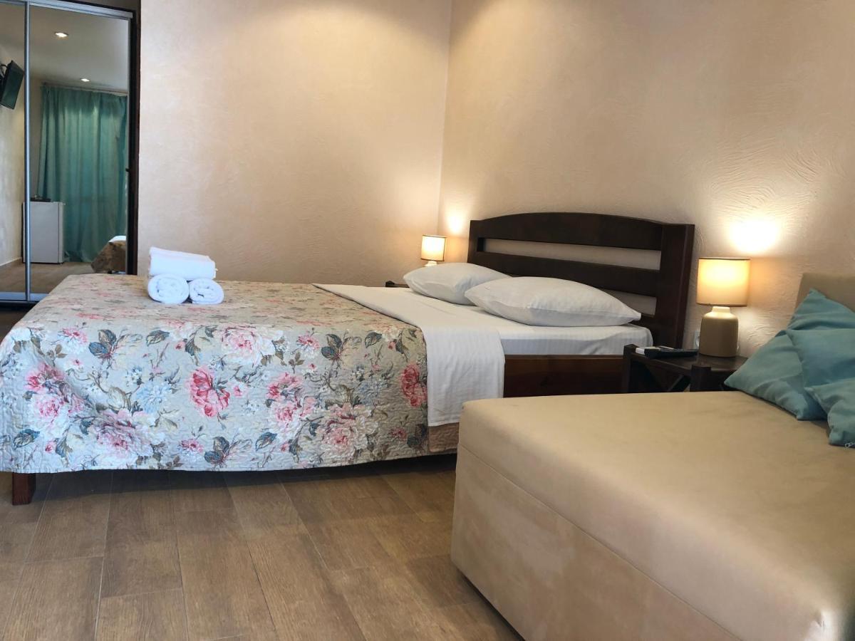 Hotel Золотий Лев à Zatoka Extérieur photo